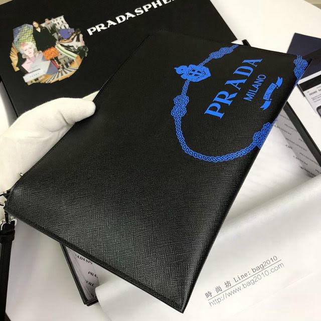 prada錢包 普拉達專櫃最新十字紋牛皮手拿包 2NG005 PRADA男士手包  pyd2119